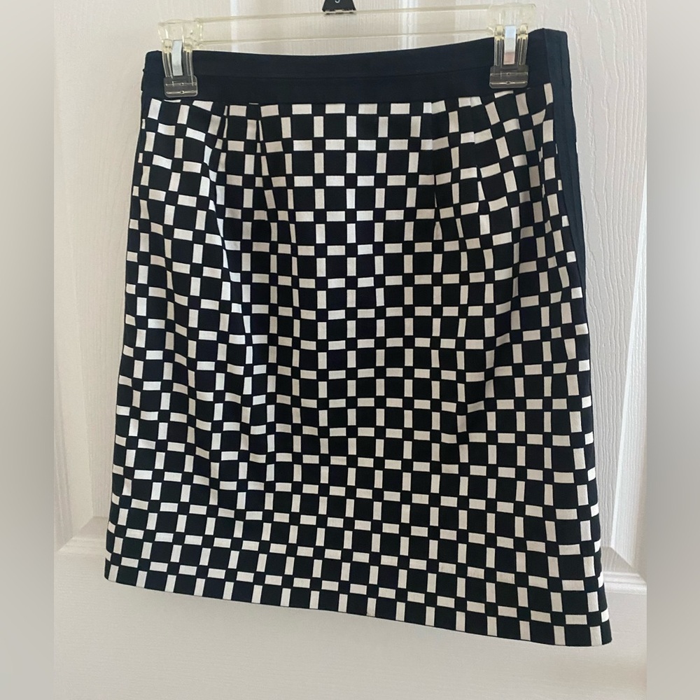 White House Black Market Skirt size 0 Black White